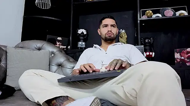 Snapshot of matteosantos chatting on 11/12/25, 12:05 matteosantos online show from 11/12/25, 12:05