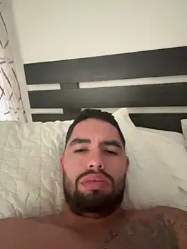 Snapshot of matteosantos chatting on 11/19/25, 02:28 matteosantos online show from 11/19/25, 02:28