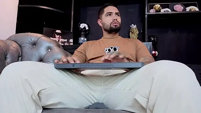 Snapshot of matteosantos chatting on 11/21/25, 12:15 matteosantos online show from 11/21/25, 12:15