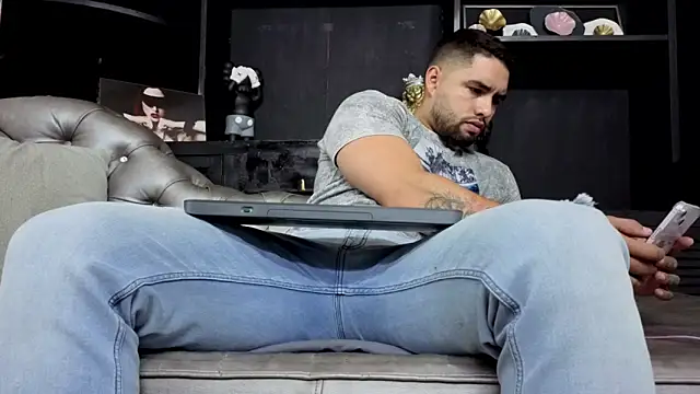 Snapshot of matteosantos chatting on 11/22/25, 11:42 matteosantos online show from 11/22/25, 11:42