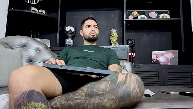 Snapshot of matteosantos chatting on 12/14/25, 11:59 matteosantos online show from 12/14/25, 11:59