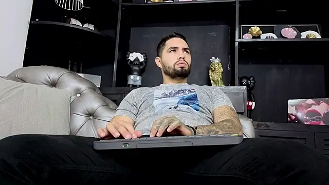 Snapshot of matteosantos chatting on 12/15/25, 11:36 matteosantos online show from 12/15/25, 11:36