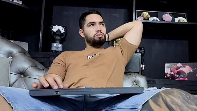 Snapshot of matteosantos chatting on 12/16/25, 10:42 matteosantos online show from 12/16/25, 10:42