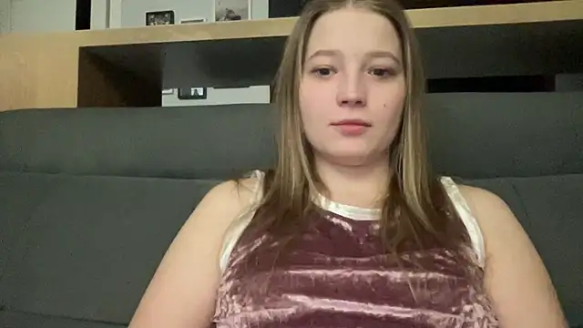 Snapshot of CharmingSarah chatting on 02/27/25, 06:20 CharmingSarah online show from 02/27/25, 06:20