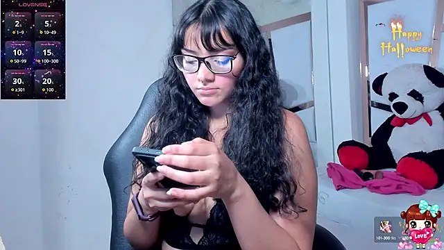 Snapshot of lucyycy chatting on 10/11/25, 01:05 lucyycy online show from 10/11/25, 01:05