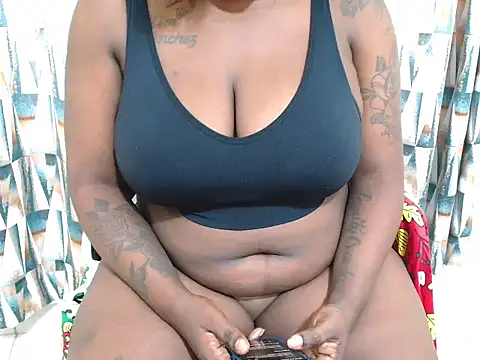 luna-thequeen online show from 04/25/26, 01:41