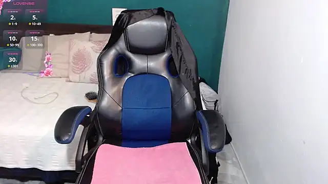 scaelettdubois online show from 03/07/25, 02:36