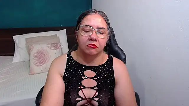 scaelettdubois online show from 11/15/25, 11:10