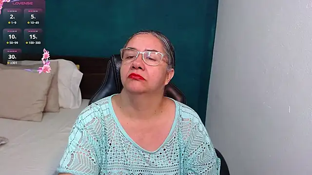 scaelettdubois online show from 11/21/25, 11:03