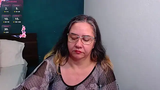 scaelettdubois online show from 12/19/25, 02:40