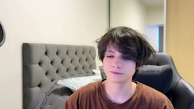 Snapshot of SasukeUhchiaa chatting on 12/21/24, 10:28 SasukeUhchiaa online show from 12/21/24, 10:28