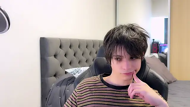 Snapshot of SasukeUhchiaa chatting on 01/04/25, 09:31 SasukeUhchiaa online show from 01/04/25, 09:31