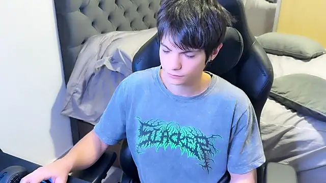 Snapshot of SasukeUhchiaa chatting on 02/27/25, 01:48 SasukeUhchiaa online show from 02/27/25, 01:48