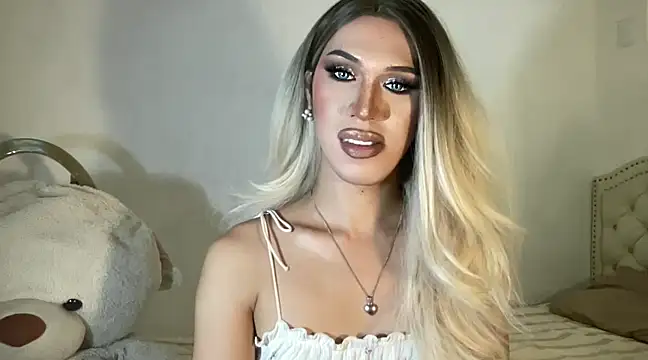 Snapshot of Ts_glamxxxx chatting on 02/15/25, 03:42 Ts glamxxxx online show from 02/15/25, 03:42