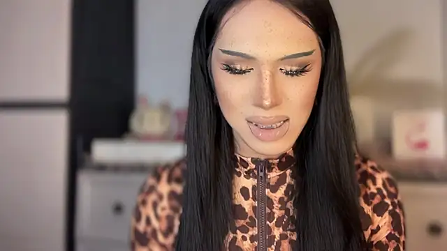 Ts glamxxxx online show from 02/18/26, 01:01