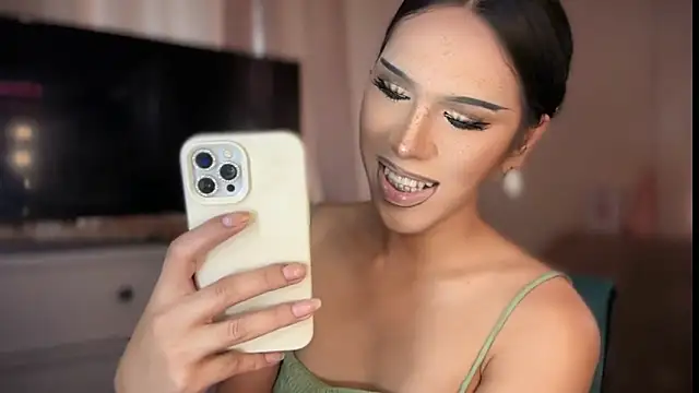 Ts glamxxxx online show from 03/21/26, 04:06