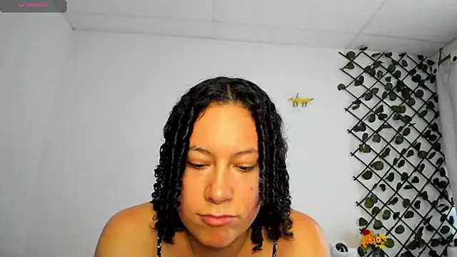 Snapshot of cailynhot chatting on 07/08/26, 10:47 cailynhot online show from 07/08/26, 10:47