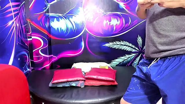 Snapshot of miacam-hot chatting on 10/29/25, 03:25 miacam-hot online show from 10/29/25, 03:25