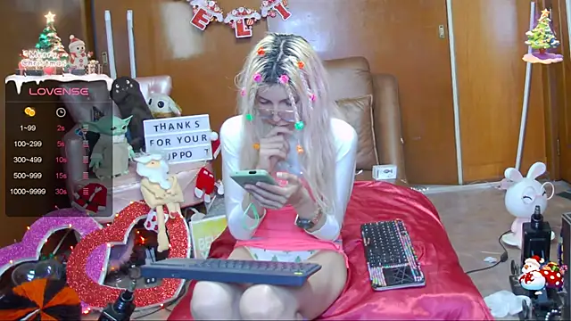 Snapshot of Skinygirl chatting on 12/19/24, 03:51 Skinygirl online show from 12/19/24, 03:51