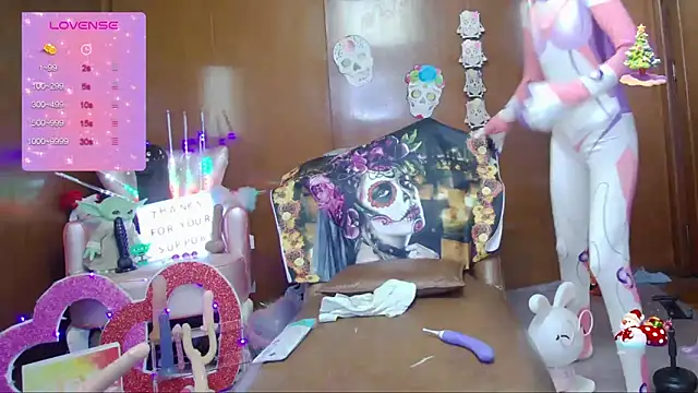 Skinygirl online show from 10/28/25, 12:25