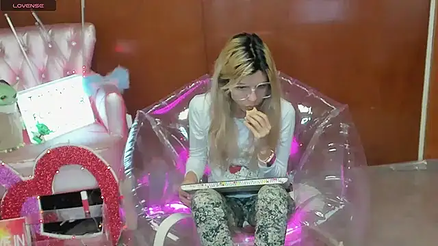 Skinygirl online show from 02/26/26, 10:20