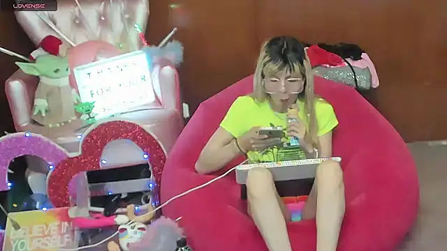 Skinygirl online show from 04/23/26, 11:07