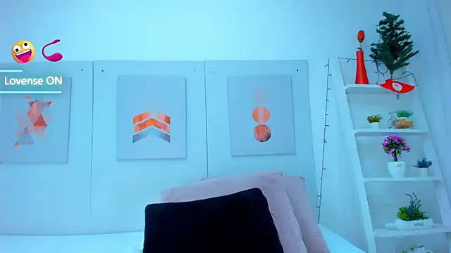 Snapshot of AlessiaMarcu- chatting on 12/02/24, 11:01 AlessiaMarcu- online show from 12/02/24, 11:01