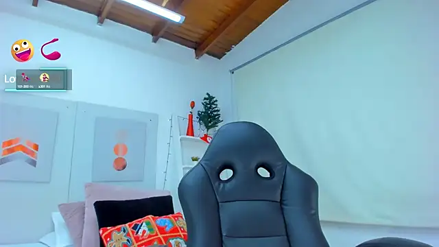 Snapshot of AlessiaMarcu- chatting on 12/14/24, 08:34 AlessiaMarcu- online show from 12/14/24, 08:34