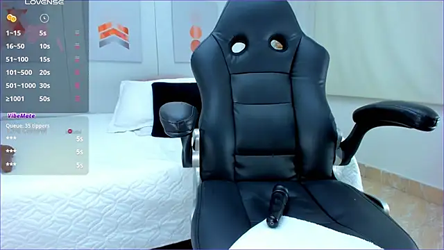 Snapshot of AlessiaMarcu- chatting on 01/22/25, 07:57 AlessiaMarcu- online show from 01/22/25, 07:57