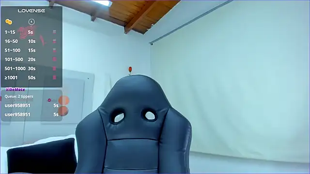 Snapshot of AlessiaMarcu- chatting on 02/06/25, 07:56 AlessiaMarcu- online show from 02/06/25, 07:56