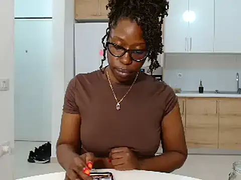 MadamIndigo online show from 04/18/26, 07:58