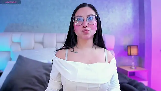 lucy neil online show from 01/25/25, 07:07