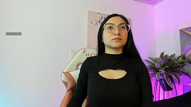 lucy neil online show from 11/13/25, 02:32