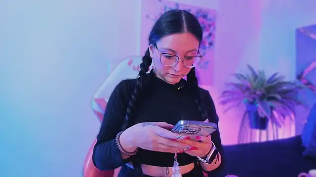 lucy neil online show from 01/14/26, 02:39