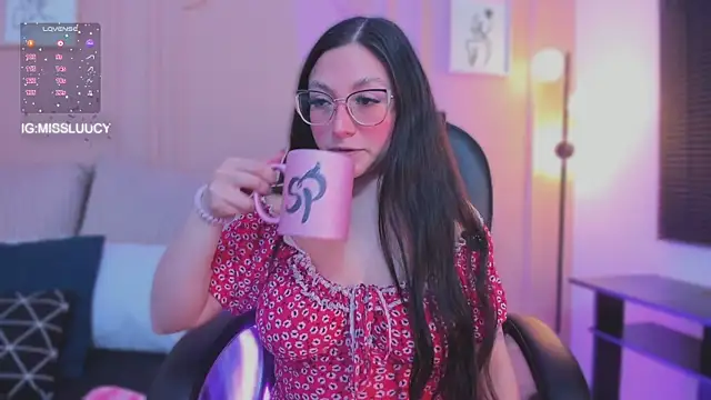 lucy neil online show from 04/18/26, 02:37