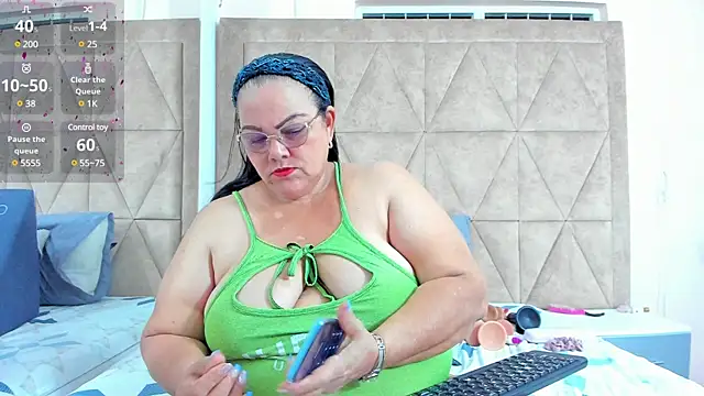 mommy cute online show from 02/13/25, 03:07