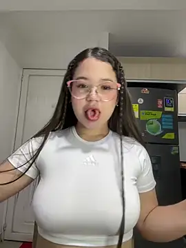 Lucyklein2022 online show from 01/11/25, 03:34