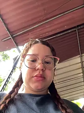 Lucyklein2022 online show from 03/20/25, 01:59