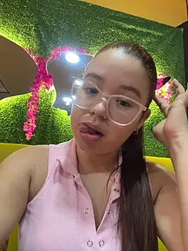 Lucyklein2022 online show from 10/09/25, 02:42