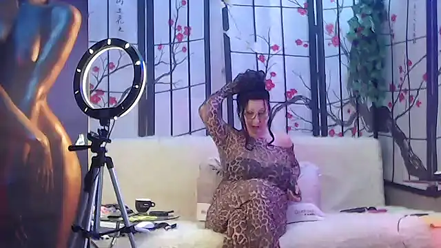 NightOrhideya online show from 04/20/26, 06:20