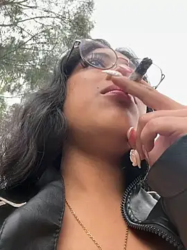 vaness weet online show from 02/11/25, 01:30