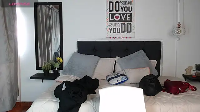 vaness weet online show from 03/10/25, 08:01