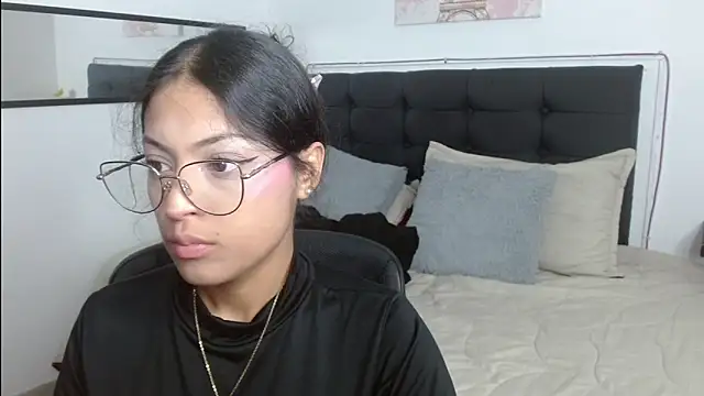 Snapshot of vaness_weet chatting on 04/26/26, 08:28 vaness weet online show from 04/26/26, 08:28