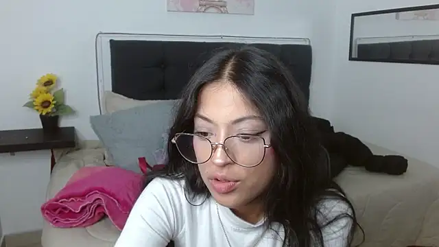 Snapshot of vaness_weet chatting on 04/28/26, 07:52 vaness weet online show from 04/28/26, 07:52