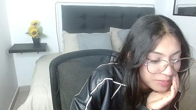 Snapshot of vaness_weet chatting on 04/29/26, 08:15 vaness weet online show from 04/29/26, 08:15