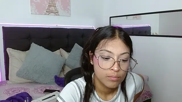Snapshot of vaness_weet chatting on 05/21/26, 08:49 vaness weet online show from 05/21/26, 08:49