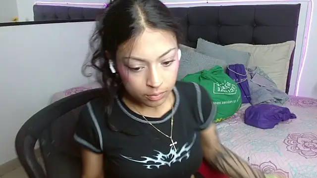 Snapshot of vaness_weet chatting on 05/30/26, 10:18 vaness weet online show from 05/30/26, 10:18