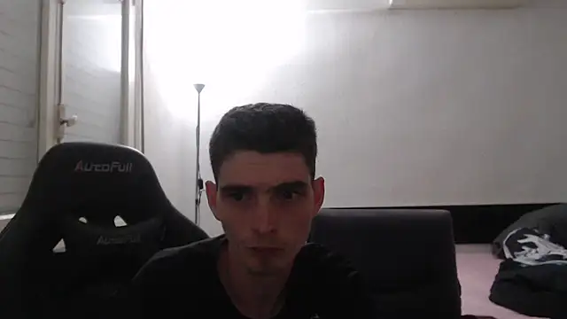 Snapshot of OnlySolovicio chatting on 10/29/25, 07:48 OnlySolovicio online show from 10/29/25, 07:48