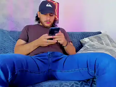 tuyo1995 online show from 11/12/25, 03:23