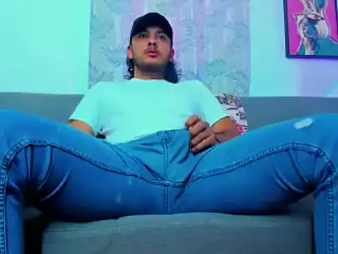 Snapshot of tuyo1995 chatting on 03/02/26, 04:14 tuyo1995 online show from 03/02/26, 04:14